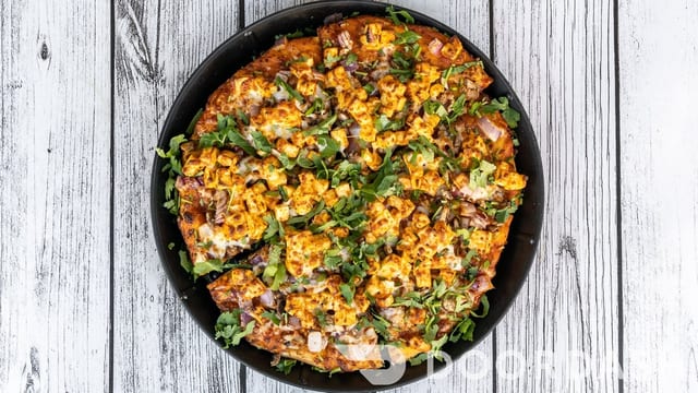 Chili Paneer Pizza.