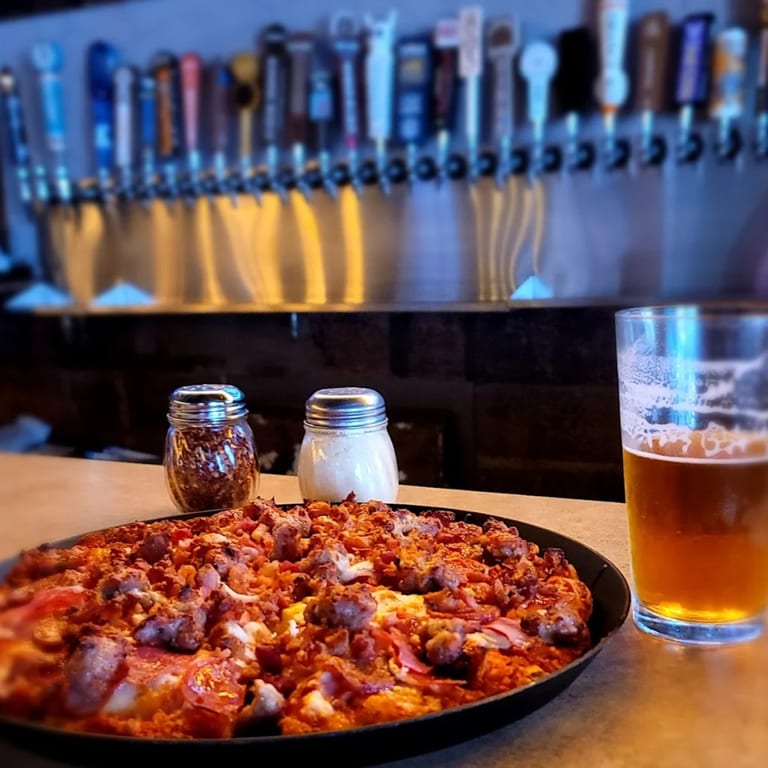 NFL Sundays: Craft Beer & Fresh Pizza